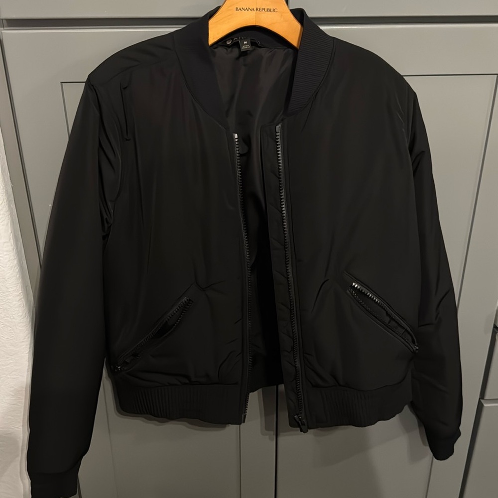 Athleta Northstar Primaloft bomber jacket Black - Size M
